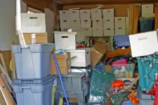 Une vente de garage pour se débarrasser des objets superflus