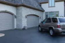 Six solutions pour enrayer les défectuosités d’ouvre-porte de garage