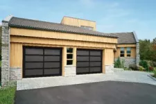 Construisez une pièce de détente munie de portes de garage vitrées