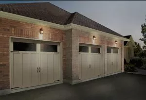 Portes de garage : privilégier le bois ou l’acier ?